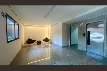 Apartamento à venda com 78m², 2 quartos e 2 vagas Apartamento à venda com 78m², 2 quartos e 2 vagasHall social