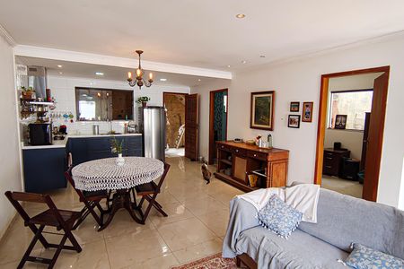 Casa à venda com 150m², 3 quartos e 2 vagasSala
