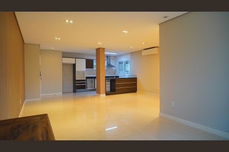 Sala de apartamento para alugar com 3 quartos, 150m² em Jurerê, Florianópolis
