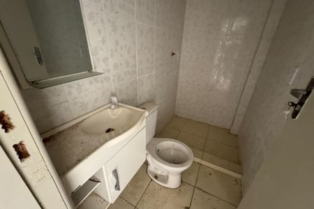 Casa para alugar com 71m², 2 quartos e 2 vagas Casa para alugar com 71m², 2 quartos e 2 vagasBanheiro Social