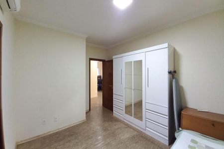 Casa de condomínio para alugar com 323m², 4 quartos e 4 vagas Casa de condomínio para alugar com 323m², 4 quartos e 4 vagasSuíte 4