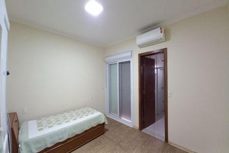 Casa de condomínio para alugar com 323m², 4 quartos e 4 vagas Casa de condomínio para alugar com 323m², 4 quartos e 4 vagasSuíte 4