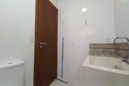 Casa de condomínio para alugar com 323m², 4 quartos e 4 vagas Casa de condomínio para alugar com 323m², 4 quartos e 4 vagasBanheiro da Suíte 2