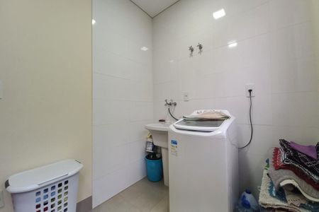 Casa de condomínio para alugar com 323m², 4 quartos e 4 vagas Casa de condomínio para alugar com 323m², 4 quartos e 4 vagasÁrea de Serviço