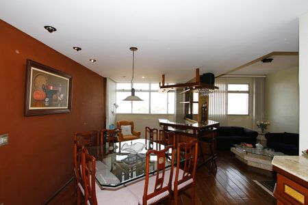 Apartamento à venda com 140m², 4 quartos e 2 vagasSala