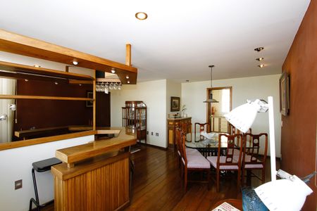 Apartamento à venda com 140m², 4 quartos e 2 vagasSala