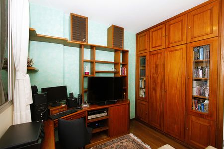 Apartamento à venda com 140m², 4 quartos e 2 vagasQuarto 2