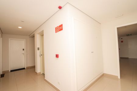 Apartamento à venda com 58m², 2 quartos e 1 vaga Apartamento à venda com 58m², 2 quartos e 1 vagaHall Social
