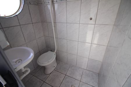Banheiro Social de kitnet/studio para alugar com 1 quarto, 60m² em Eldorado, Contagem