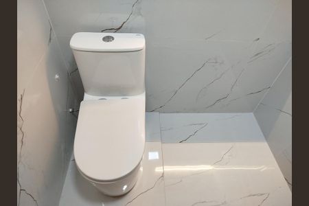 Casa à venda com 245m², 3 quartos e 5 vagasBanheiro da Suíte 2