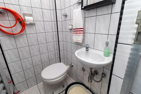 Apartamento à venda com 90m², 2 quartos e 2 vagas Apartamento à venda com 90m², 2 quartos e 2 vagasBanheiro de Serviço