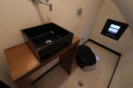 Lavabo de casa à venda com 3 quartos, 160m² em Umuarama, Osasco