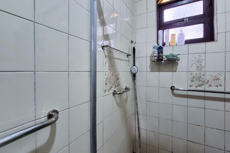 Casa à venda com 230m², 3 quartos e 4 vagasBanheiro da suíte