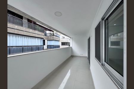 Apartamento à venda com 93m², 2 quartos e 2 vagasVaranda