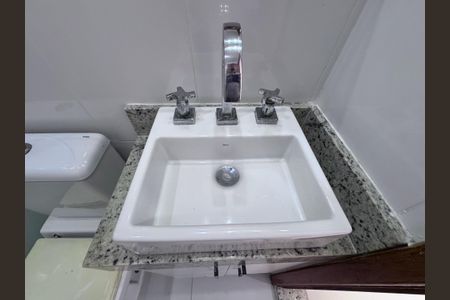 Apartamento à venda com 93m², 2 quartos e 2 vagasBanheiro da Suíte 2