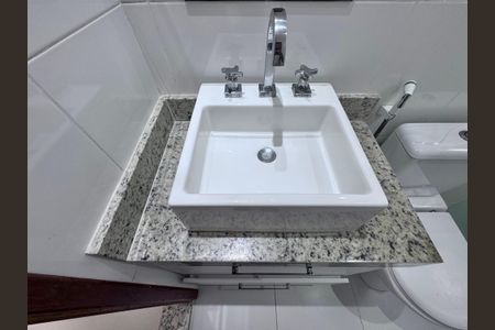 Apartamento à venda com 93m², 2 quartos e 2 vagasBanheiro da Suíte 1