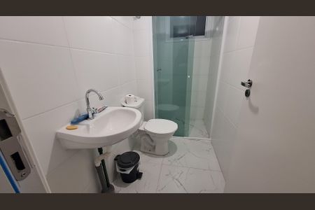 Banheiro Social de apartamento para alugar com 2 quartos, 52m² em Vila Urupes, Suzano