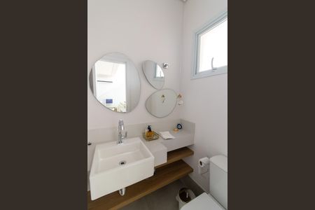 Casa de condomínio à venda com 198m², 2 quartos e 2 vagas Casa de condomínio à venda com 198m², 2 quartos e 2 vagasLavabo