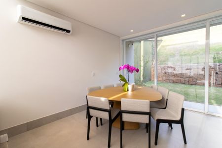 Casa de condomínio à venda com 198m², 2 quartos e 2 vagas Casa de condomínio à venda com 198m², 2 quartos e 2 vagasSala de Jantar