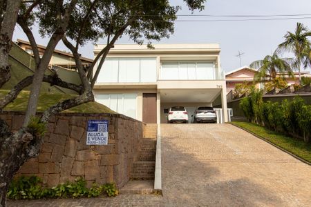 Casa de condomínio à venda com 198m², 2 quartos e 2 vagas Casa de condomínio à venda com 198m², 2 quartos e 2 vagasFachada