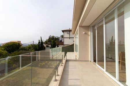 Casa de condomínio à venda com 198m², 2 quartos e 2 vagas Casa de condomínio à venda com 198m², 2 quartos e 2 vagasVaranda