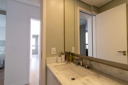 Casa de condomínio à venda com 198m², 2 quartos e 2 vagas Casa de condomínio à venda com 198m², 2 quartos e 2 vagasBanheiro da Suíte