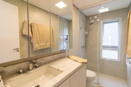 Casa de condomínio à venda com 198m², 2 quartos e 2 vagas Casa de condomínio à venda com 198m², 2 quartos e 2 vagasBanheiro da Suíte