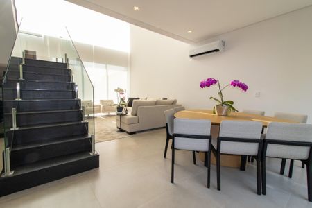 Casa de condomínio à venda com 198m², 2 quartos e 2 vagas Casa de condomínio à venda com 198m², 2 quartos e 2 vagasSala de Jantar
