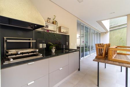 Casa de condomínio à venda com 198m², 2 quartos e 2 vagas Casa de condomínio à venda com 198m², 2 quartos e 2 vagasÁrea externa