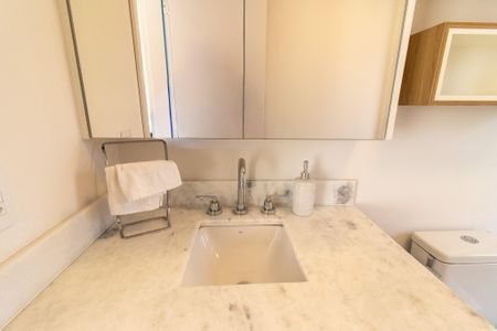 Casa de condomínio à venda com 198m², 2 quartos e 2 vagas Casa de condomínio à venda com 198m², 2 quartos e 2 vagasBanheiro