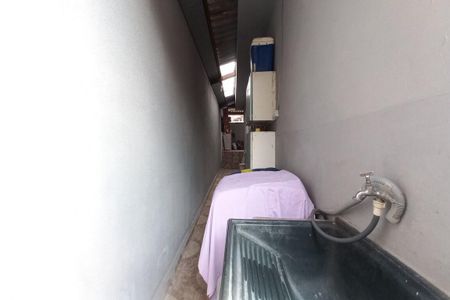 Casa à venda com 40m², 3 quartos e 2 vagasÁrea de Serviço