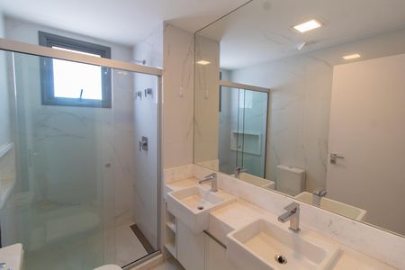Apartamento para alugar com 112m², 2 quartos e 3 vagas Apartamento para alugar com 112m², 2 quartos e 3 vagasBanheiro da Suíte 2