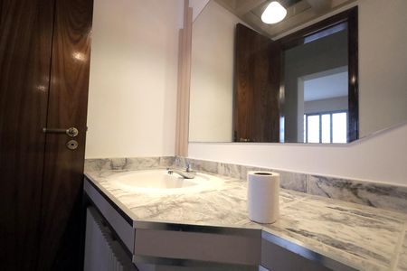 Apartamento para alugar com 154m², 3 quartos e 2 vagas Apartamento para alugar com 154m², 3 quartos e 2 vagasBanheiro