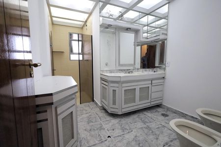 Apartamento para alugar com 154m², 3 quartos e 2 vagas Apartamento para alugar com 154m², 3 quartos e 2 vagasBanheiro de Serviço