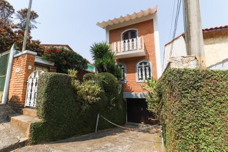 Casa à venda com 269m², 3 quartos e 4 vagas Casa à venda com 269m², 3 quartos e 4 vagasFachada