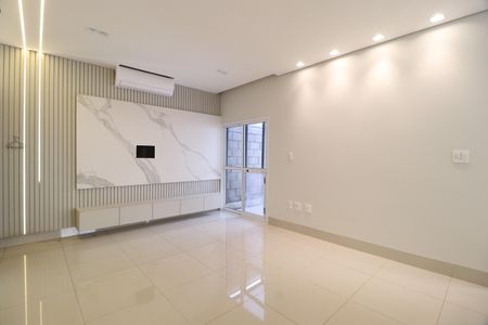 Sala de casa de condomínio para alugar com 3 quartos, 100m² em Laranjeiras, Uberlândia