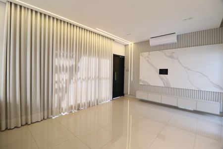 Sala de casa de condomínio para alugar com 3 quartos, 100m² em Laranjeiras, Uberlândia