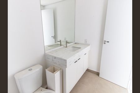 Banheiro de kitnet/studio para alugar com 1 quarto, 27m² em Brás, São Paulo