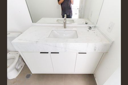 Banheiro de kitnet/studio para alugar com 1 quarto, 28m² em Brás, São Paulo
