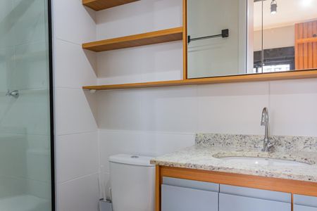 Banheiro de kitnet/studio para alugar com 1 quarto, 24m² em Pompeia, São Paulo