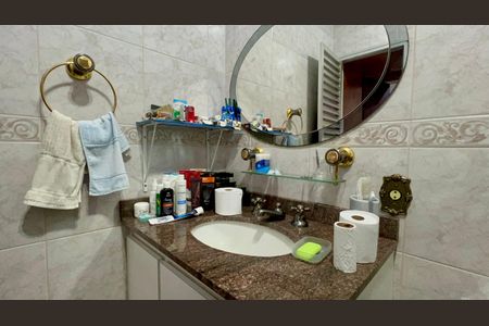 Apartamento à venda com 77m², 2 quartos e 2 vagas Apartamento à venda com 77m², 2 quartos e 2 vagasBanheiro da Suíte