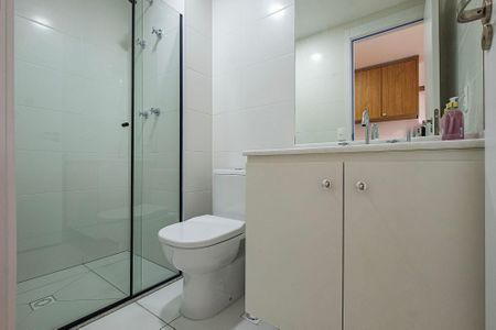 Banheiro de kitnet/studio para alugar com 1 quarto, 27m² em Sumaré, São Paulo