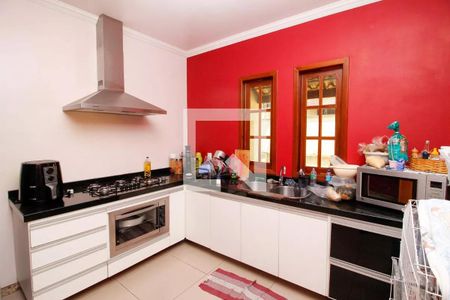 Casa para alugar com 330m², 6 quartos e 4 vagasCozinha