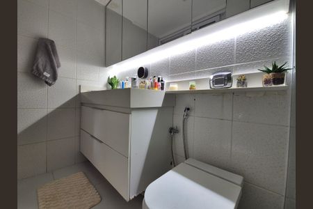 Apartamento à venda com 58m², 2 quartos e 1 vaga Apartamento à venda com 58m², 2 quartos e 1 vagaBanheiro Social