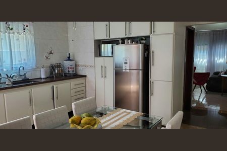 Casa à venda com 3 quartos, 180m² em Vila Alzira, Santo André