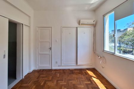 Apartamento à venda com 130m², 3 quartos e 2 vagas Apartamento à venda com 130m², 3 quartos e 2 vagasSuíte 1