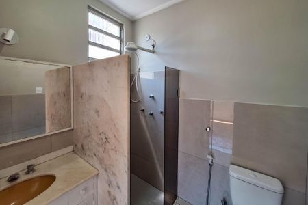 Apartamento à venda com 130m², 3 quartos e 2 vagas Apartamento à venda com 130m², 3 quartos e 2 vagasBanheiro da Suíte 1