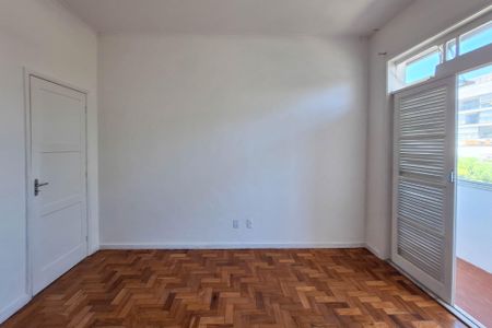 Apartamento à venda com 130m², 3 quartos e 2 vagas Apartamento à venda com 130m², 3 quartos e 2 vagasQuarto 2