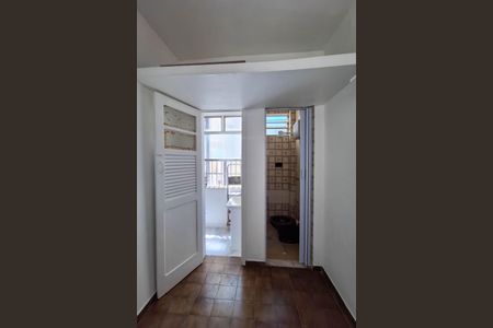 Apartamento à venda com 130m², 3 quartos e 2 vagas Apartamento à venda com 130m², 3 quartos e 2 vagasQuarto de Serviço