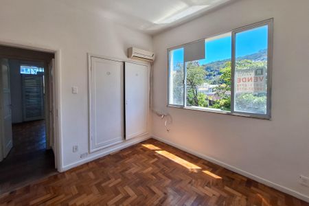 Apartamento à venda com 130m², 3 quartos e 2 vagas Apartamento à venda com 130m², 3 quartos e 2 vagasSuíte 1